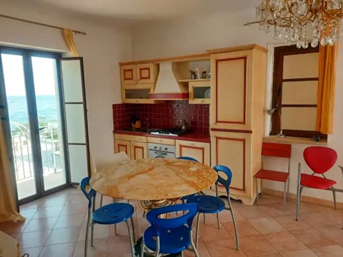 Appartamento trilocale in affitto in Via Pola, Catanzaro