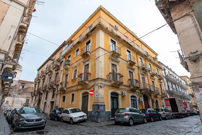 Appartamento quadrilocale in vendita in Via Santissima Trinità, Catania