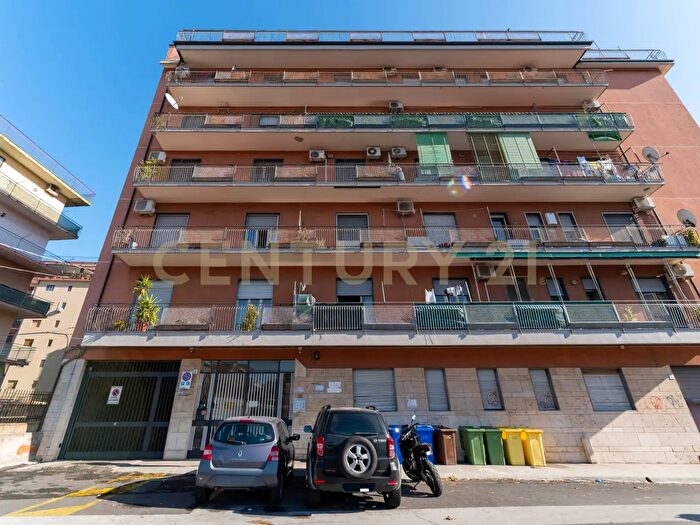 Appartamento con 7 locali in vendita in Via dei Piccioni, Catania