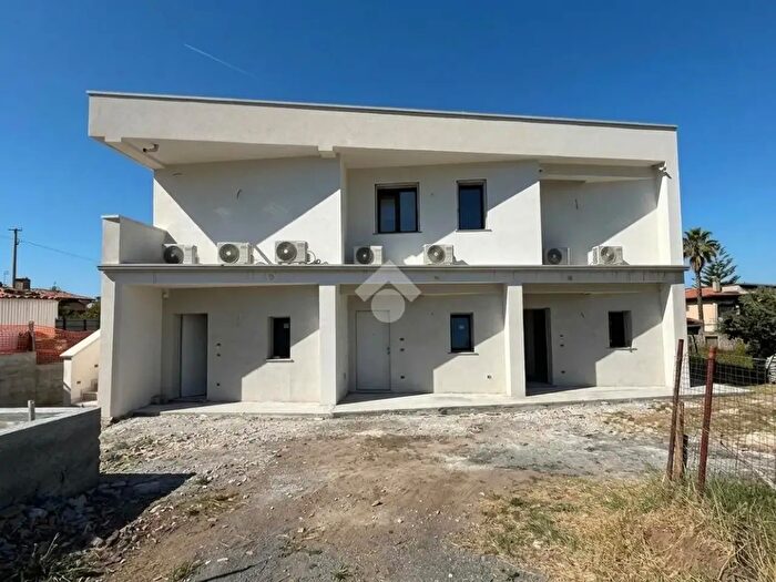 Casa con 6 locali in vendita in Contrada Riviere, Diamante