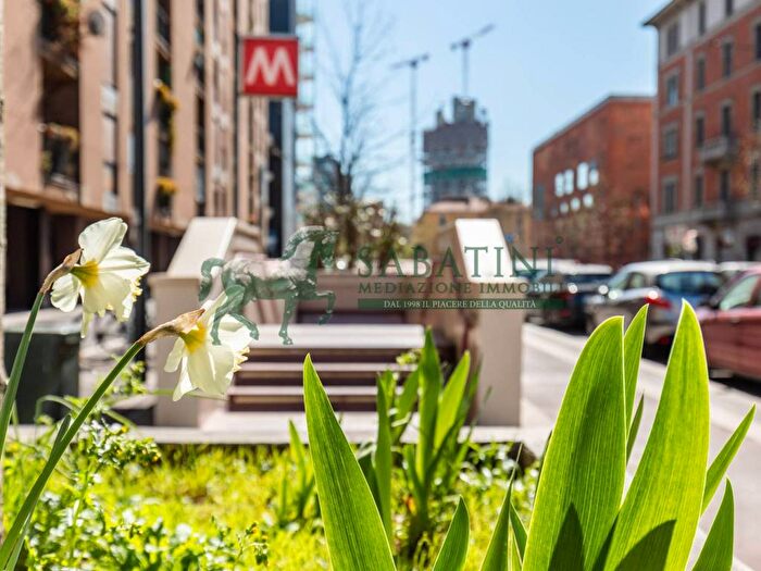 Appartamento trilocale in affitto in Via Sebenico, Isola, Milano