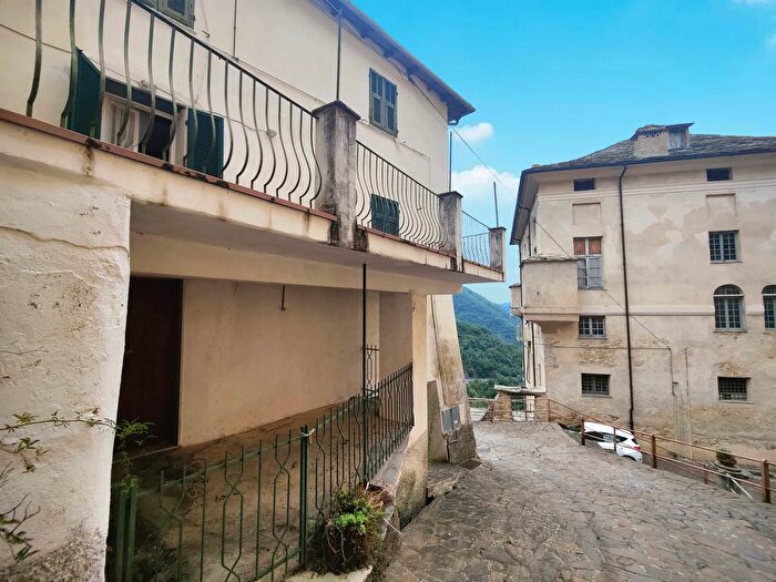 Appartamento trilocale in vendita in Via Cavour, Rezzo