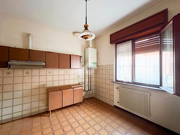 Appartamento trilocale in vendita in Via Zoni, Piacenza