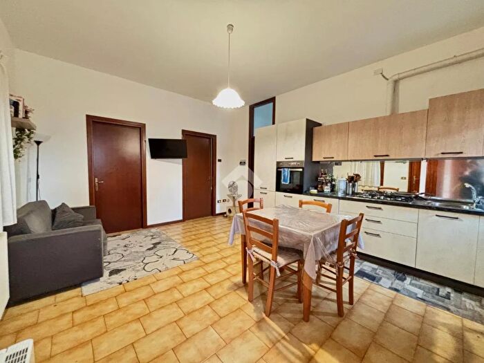 Appartamento trilocale in vendita in Via Volon, Loria