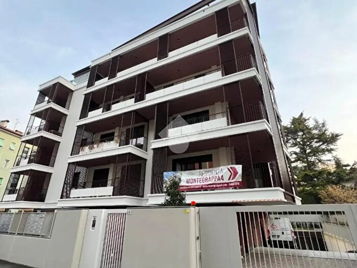 Appartamento bilocale in vendita in Via Monte Grappa, Rovereto