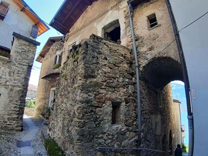 Casa bilocale in vendita in Trezzone
