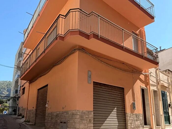 Casa quadrilocale in affitto in Via Luigi Rizzo, Bagheria