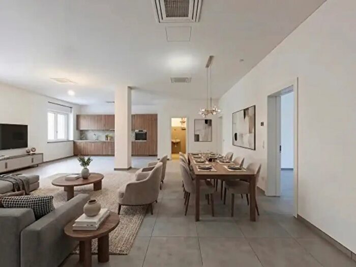 Appartamento trilocale in vendita in Via Luigi Settembrini, Verona