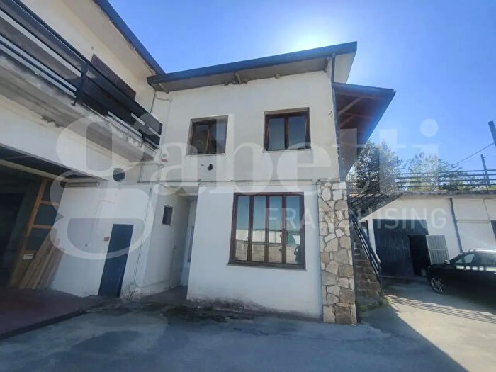 Casa quadrilocale in vendita in Via Tiburtina Valeria Km, Tagliacozzo