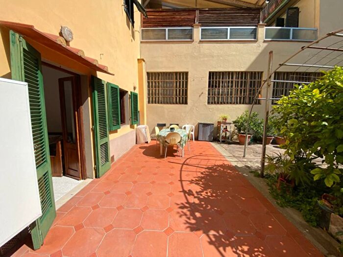 Appartamento con 5 locali in affitto in Via Cimabue, Beccaria Colombo, Firenze