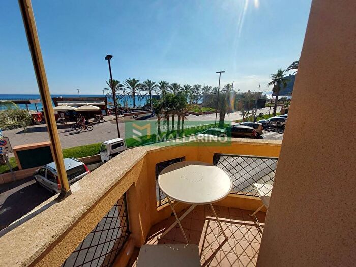 Appartamento quadrilocale in affitto in Via Bolla, Centro, Finale Ligure