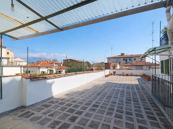 Appartamento con 6 locali in vendita in Via Giovanni Amendola, Pistoia