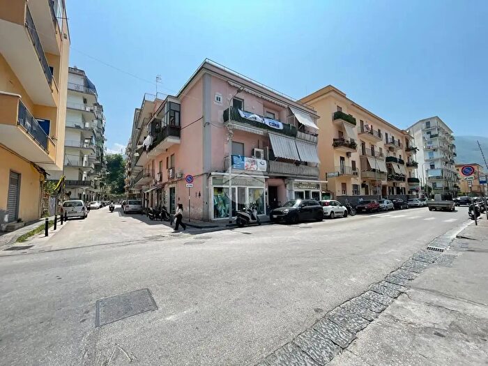 Appartamento trilocale in vendita in Via Claudio Galeno, Castellammare Di Stabia
