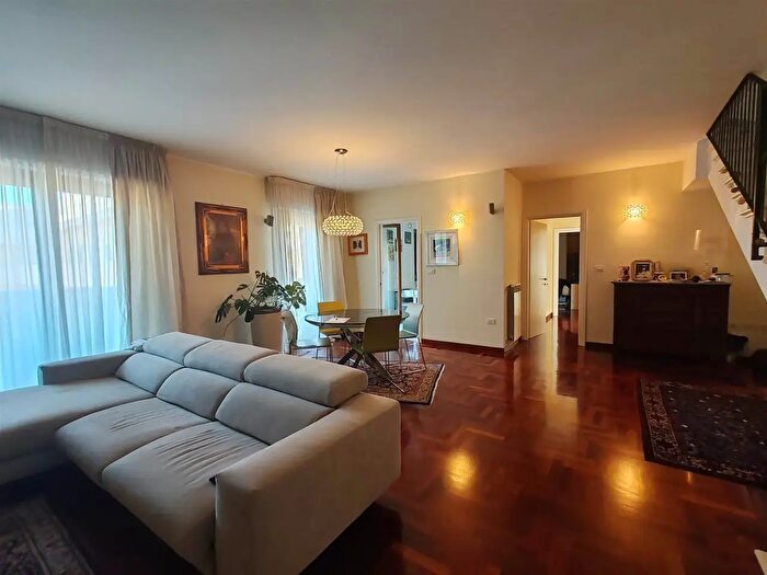 Appartamento con 9 locali in vendita in Francavilla Al Mare