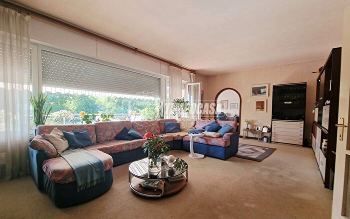 Casa con 8 locali in vendita in Strada Sopra Paerno, Bardolino