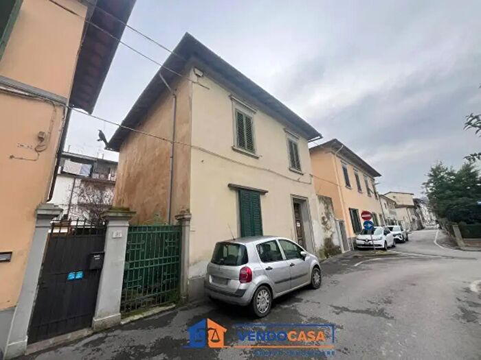 Casa con 6 locali in vendita in Via Piave, Montevarchi
