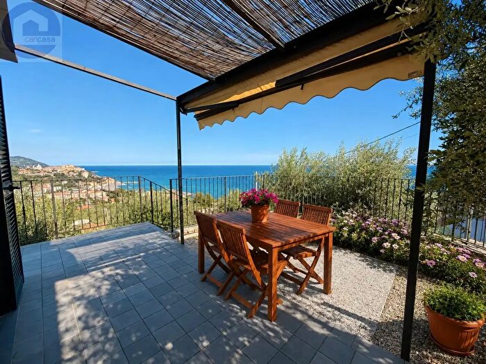 Casa quadrilocale in vendita in Salita Aicardi, Imperia