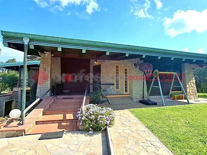 Casa con 5 locali in vendita in Via Siracusa, Aprilia