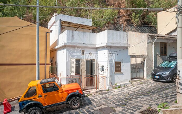 Appartamento trilocale in vendita in Via Isarco, Messina