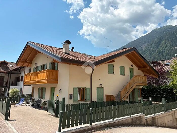 Appartamento trilocale in vendita in Via Negrelli, Carisolo
