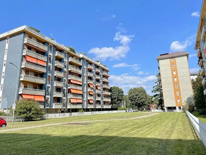 Appartamento quadrilocale in vendita in Via Leopardi, Villasanta