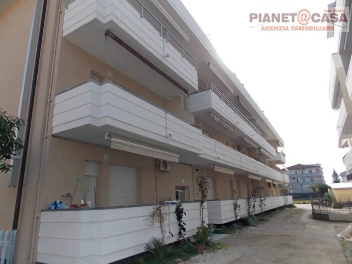 Appartamento quadrilocale in vendita in Via Adda, Alba Adriatica