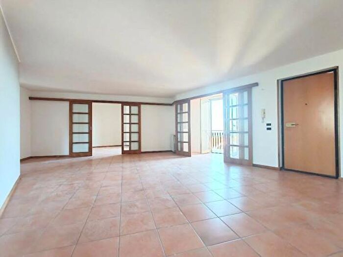 Appartamento trilocale in vendita in Via Birago SNC, Acireale