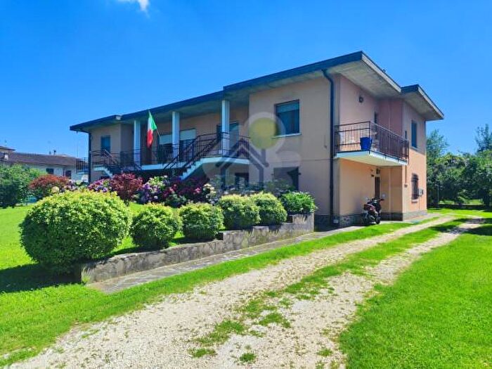 Casa con 6 locali in vendita in Via Lonati, Sospiro