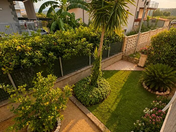 Appartamento con 5 locali in vendita in Via Amsterdam Snc, Crosia