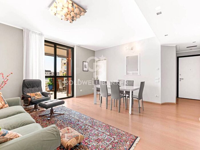 Appartamento trilocale in affitto in Viale Legioni Romane, Bande Nere, Milano