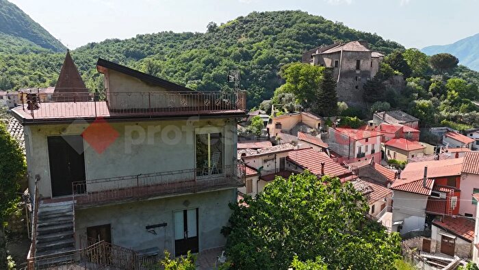 Casa con 6 locali in vendita in Via Borgo Annunziata, San Martino Valle Caudina