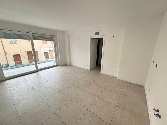 Appartamento trilocale in affitto in Via Nazionale, Castelvecchio, Imperia