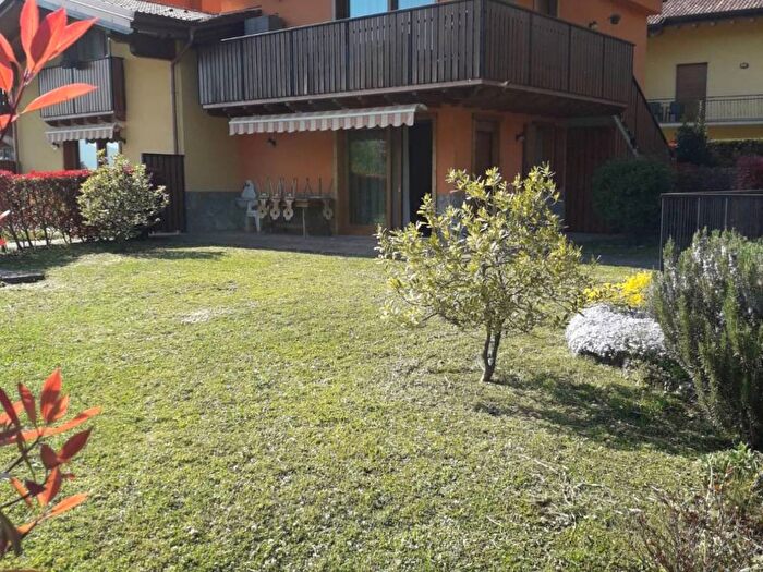 Appartamento bilocale in affitto in Via Calpa, Castione della Presolana