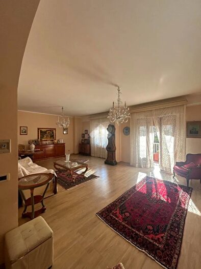 Appartamento con 5 locali in vendita in Via Guido Jung, Palermo