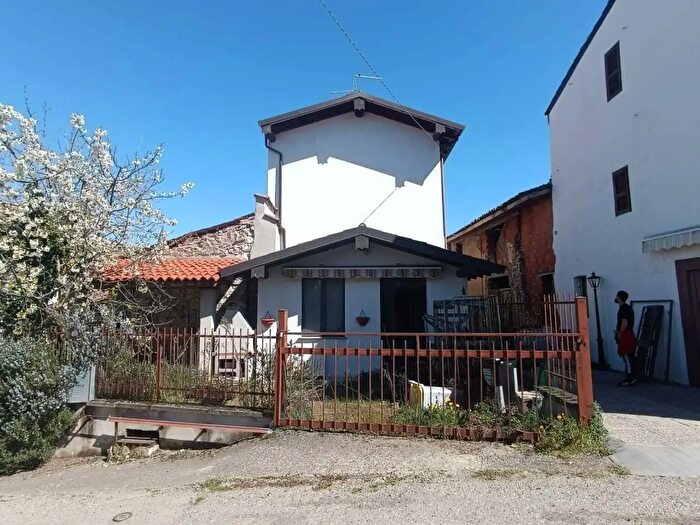 Casa con 5 locali in vendita in Località Case Piccioni, Ziano Piacentino