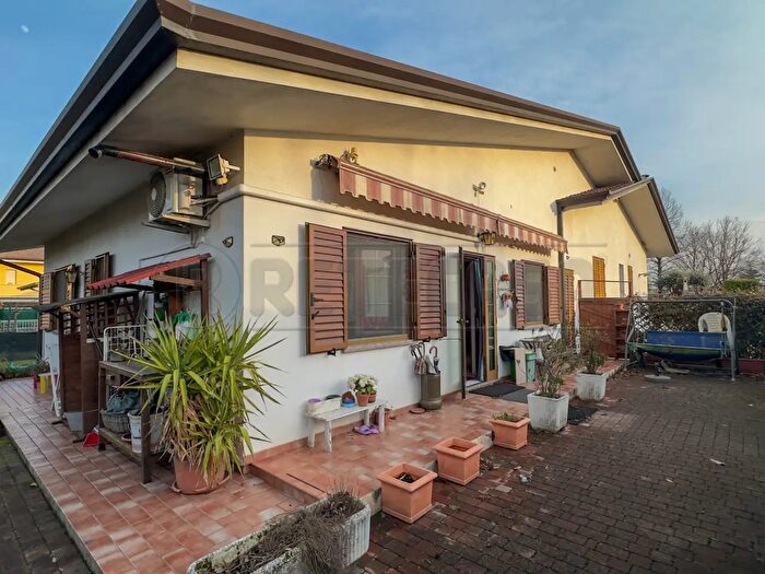 Casa quadrilocale in vendita in Via Selvina, Chiopris Viscone