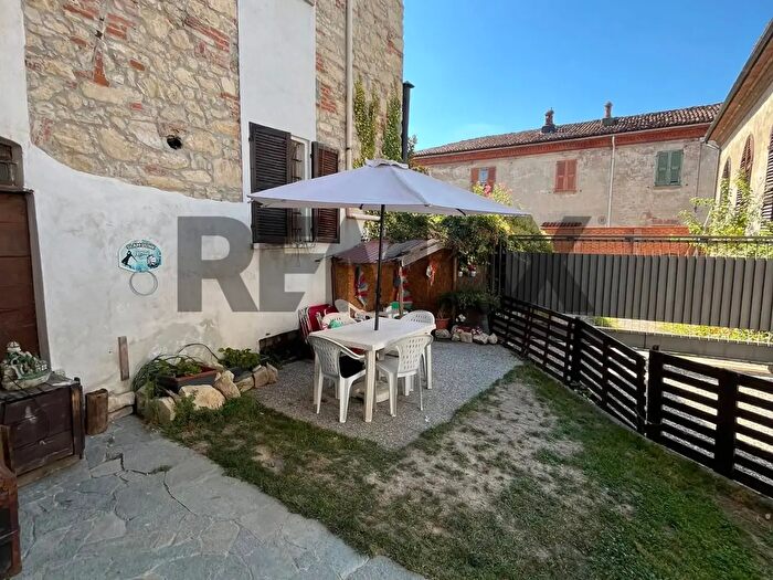 Casa con 8 locali in vendita in Via Oberdan, Rivalta Bormida