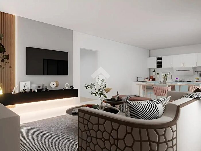 Appartamento trilocale in vendita in Via Baronzio, Rimini