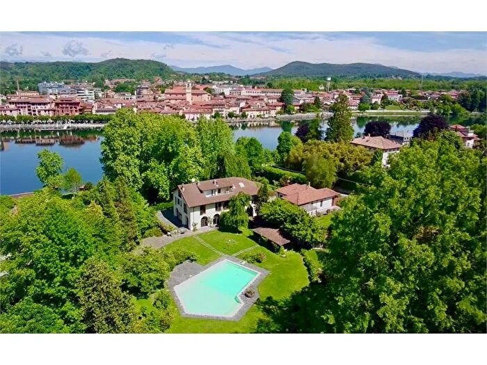 Casa con 18 locali in affitto in Via Vigevano Castelletto Sopra Ticino No, Castelletto Sopra Ticino