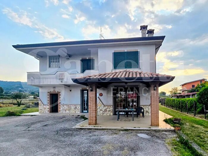 Casa con 11 locali in vendita in Via Lo Schiavo ° Traversa, Artena