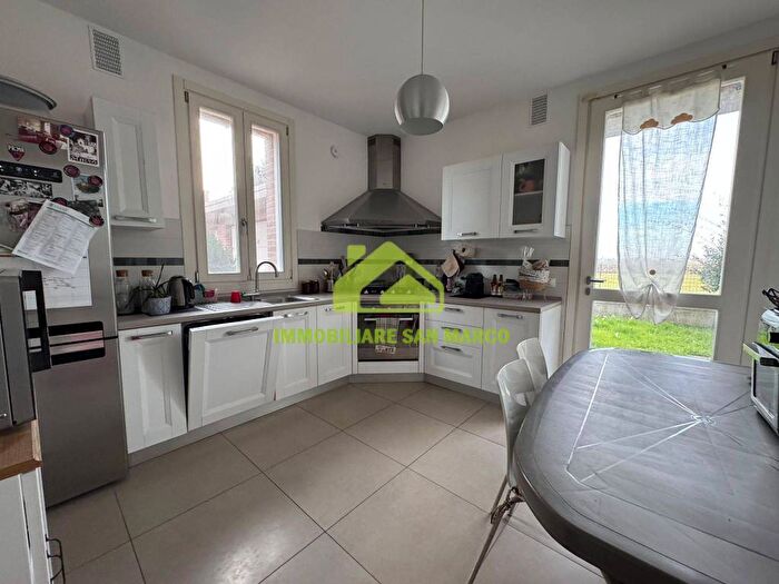 Casa con 5 locali in affitto in Vigarano Mainarda