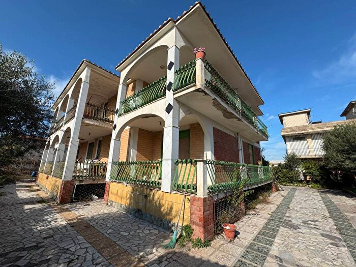 Appartamento trilocale in affitto in Viale Antonio Gramsci, Bagnara Destra Volturno, Castel Volturno