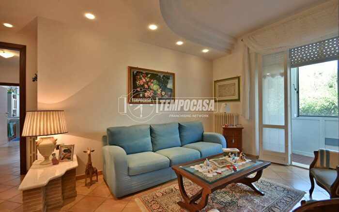 Appartamento con 5 locali in vendita in Via Gaetano Donizetti, Osimo