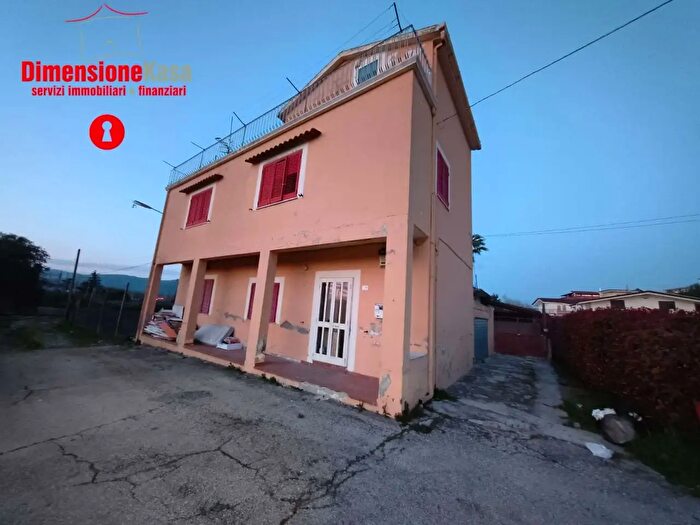 Casa con 5 locali in vendita in Via Napoli, San Felice A Cancello