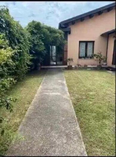 Casa con 6 locali in vendita in Contrada Palazzi, Castorano