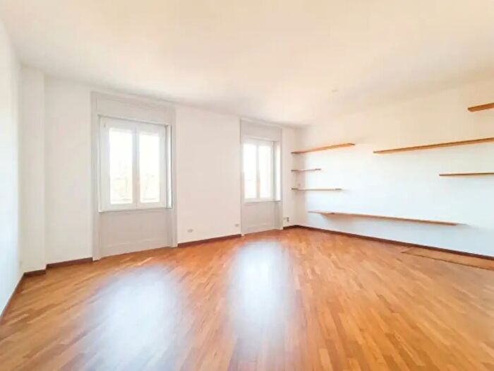 Appartamento trilocale in vendita in Via Giovanni Pascoli, Milano