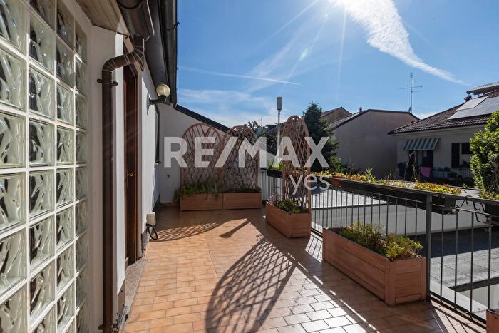 Appartamento quadrilocale in vendita in Via Enrico da Monza, Monza