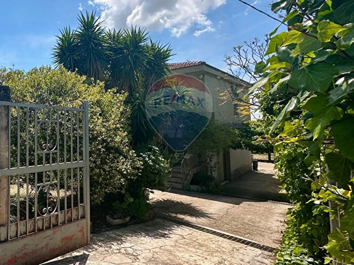 Casa con 7 locali in vendita in Cda Piano dellAcqua, Chiaramonte Gulfi