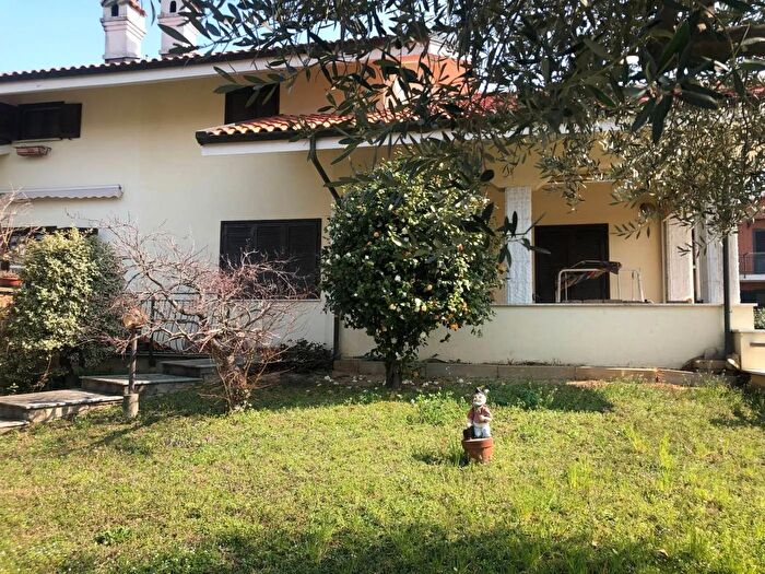 Casa con 6 locali in vendita in Strada Bucet Rosta, Rosta