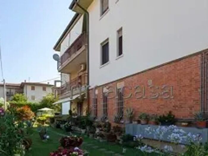 Appartamento trilocale in vendita in Via Novembre, Negrar di Valpolicella
